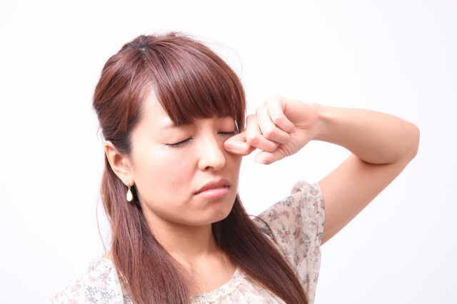 目元が老けて見える原因になる生活習慣は?