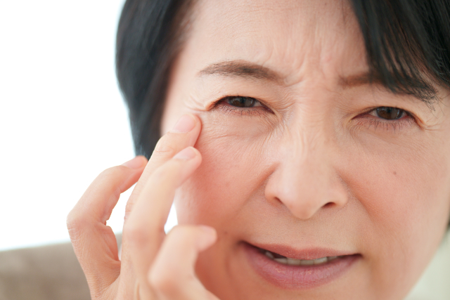 老けて見える原因が目元にある理由