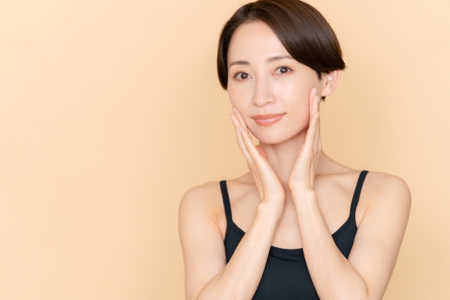 簡単に目元が若く見える目元専用美容について