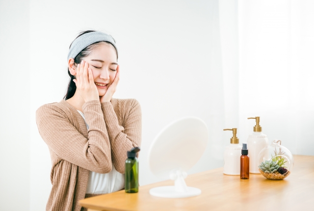 目元にシワができやすい人は?