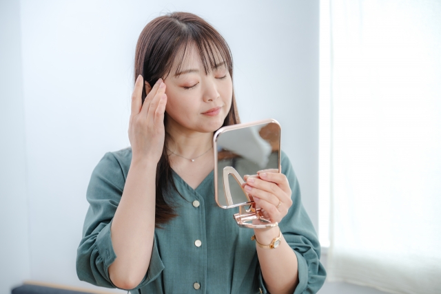 目元のむくみをスッキリ解消！簡単マッサージで誰でも目元美人に！