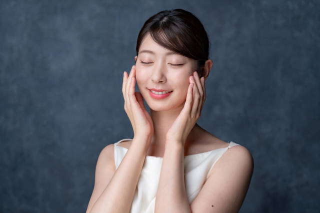 目元ケアは人気のアイケア（EYECARE）のご検討を